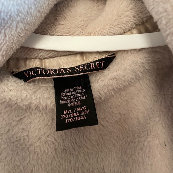 Victoria’s Secret Robe - Picture 2 of 3